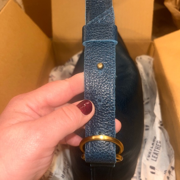 NEW 🦄 Caspian Portland leather goods small slouchy shoulder bag - Picture 7 of 14